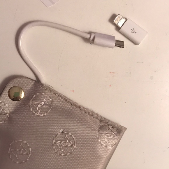 Charging wristlet - Picture 3 of 4